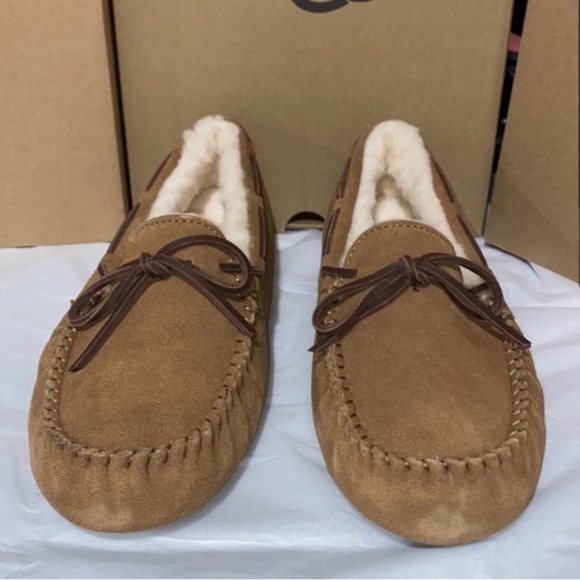 UGG DAKOTA - Picture 2 of 5